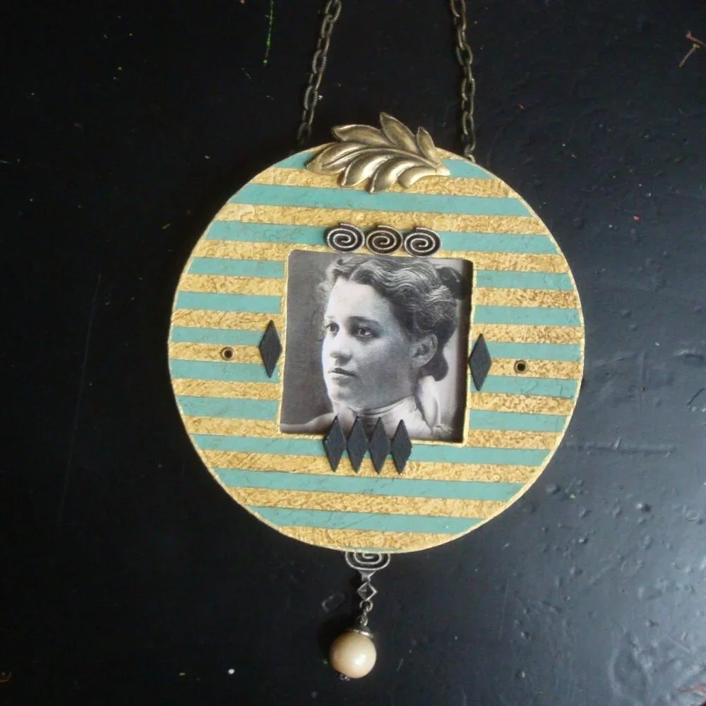 Hanging Round Decor Fancy Picture Frame Stripe Small